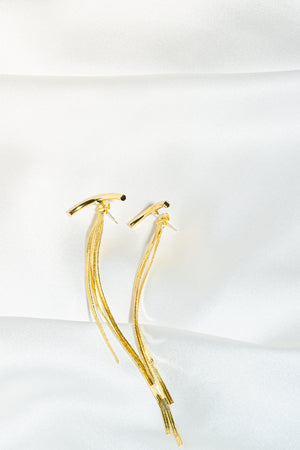 
            
                Load image into Gallery viewer, Sia Elegant Drop Earrings
            
        